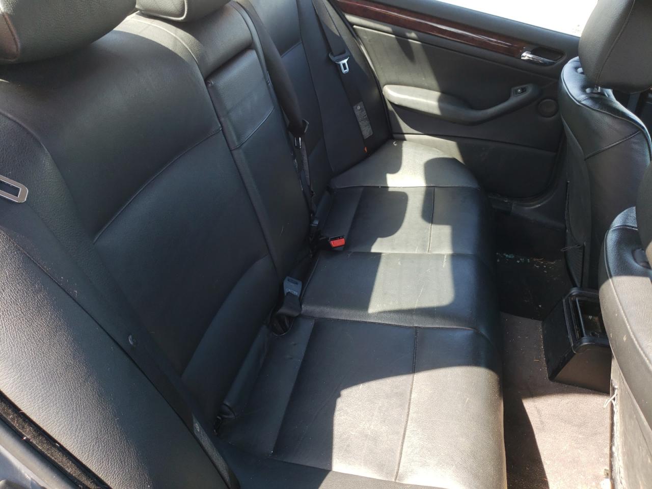 Photo 6 from auction – 2004 BMW 330 I with VIN WBAEV53454KM38359