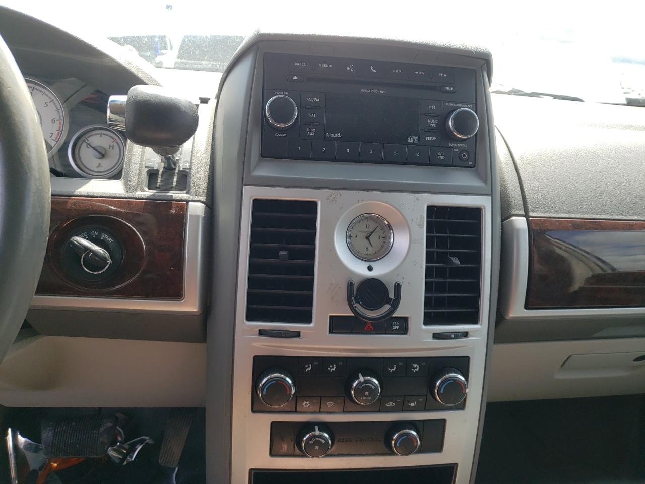 Photo 9 from auction – 2010 CHRYSLER TOWN & COU with VIN 2A4RR5D12AR468035