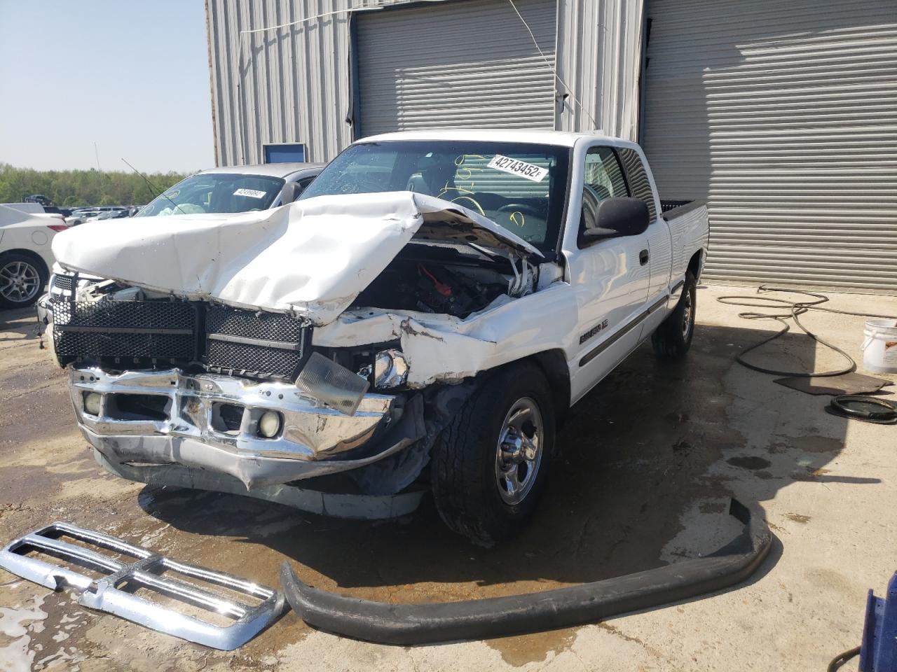 Photo 2 from auction – 1999 DODGE RAM 1500 with VIN 3B7HC13Z9XM562206