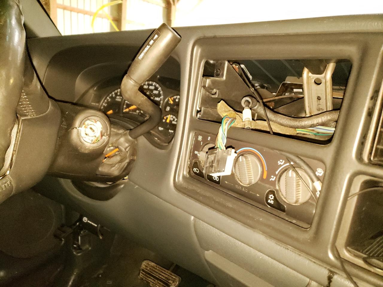 Photo 9 from auction – 2002 GMC SIERRA K15 with VIN 1GTGK13U92F236286