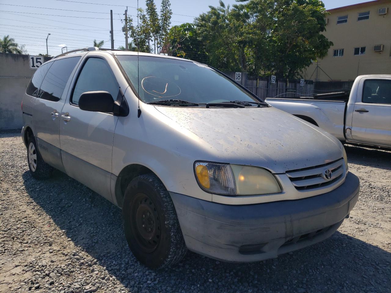 TOYOTA SIENNA LE 2003 with VIN 4T3ZF13C63U551311 - Photo from auction