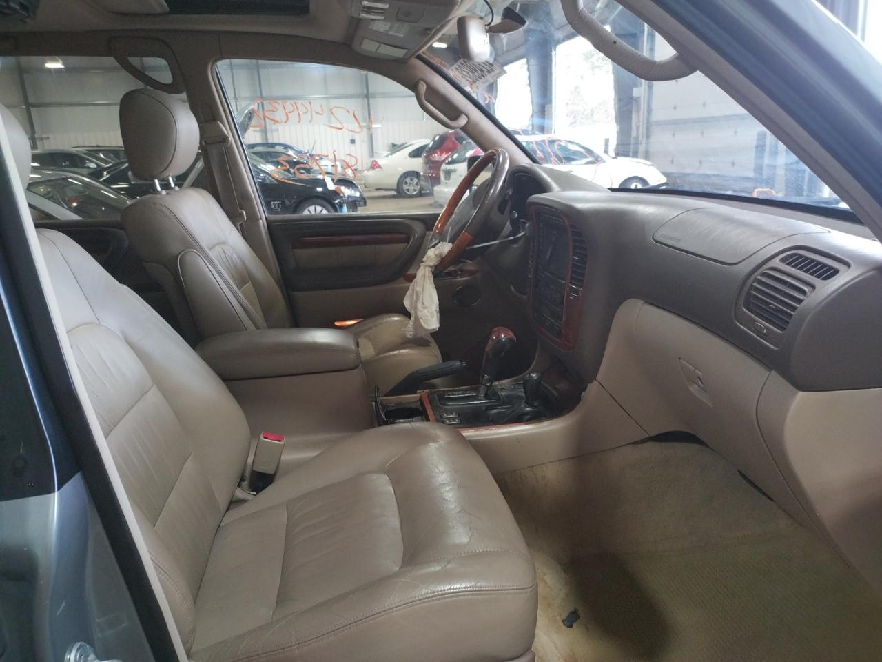 Photo 5 from auction – 2002 LEXUS LX 470 with VIN JTJHT00W623522712