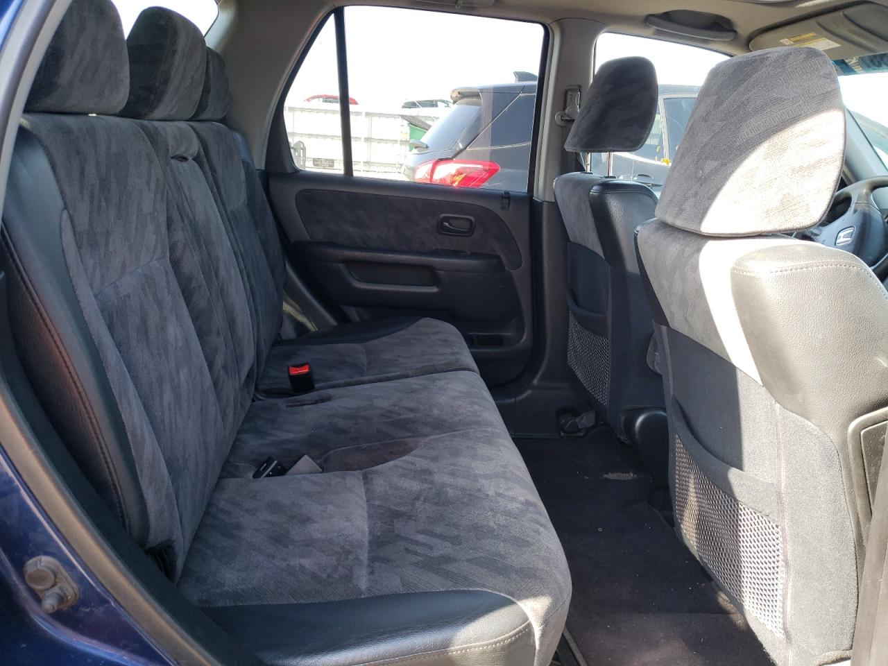 Photo 6 from auction – 2004 HONDA CR-V EX with VIN JHLRD78824C047049