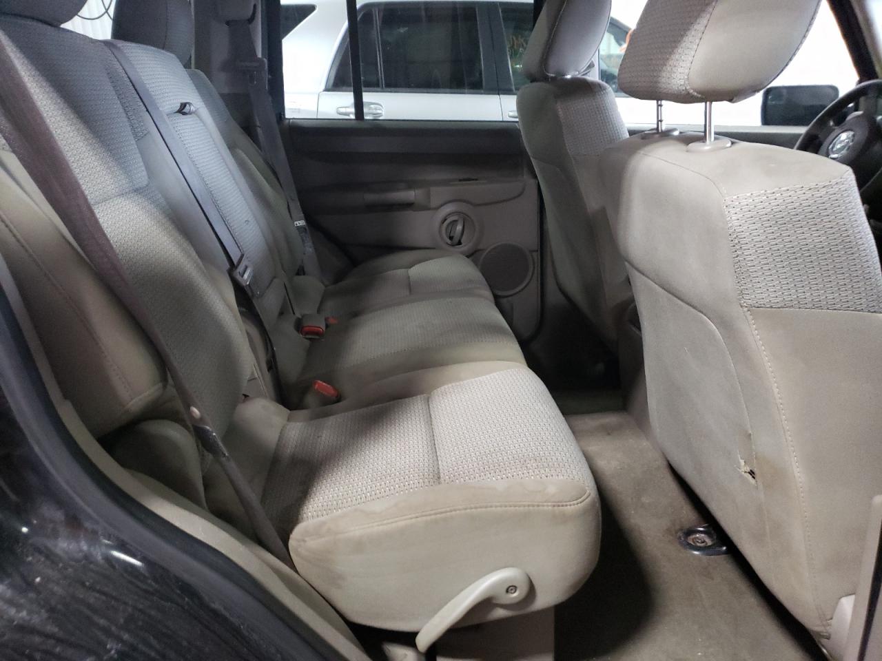Photo 6 from auction – 2006 JEEP COMMANDER with VIN 1J8HG48NX6C104761