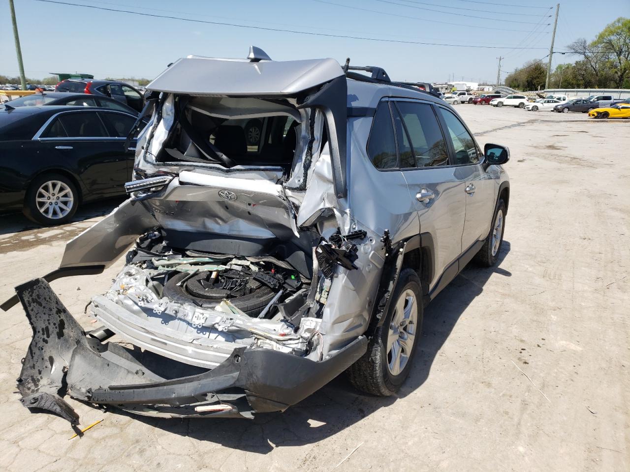 Photo 4 from auction – 2019 TOYOTA RAV4 XLE with VIN 2T3P1RFV3KW028182