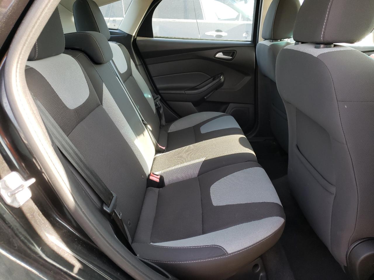 Photo 6 from auction – 2014 FORD FOCUS SE with VIN 1FADP3K20EL137531