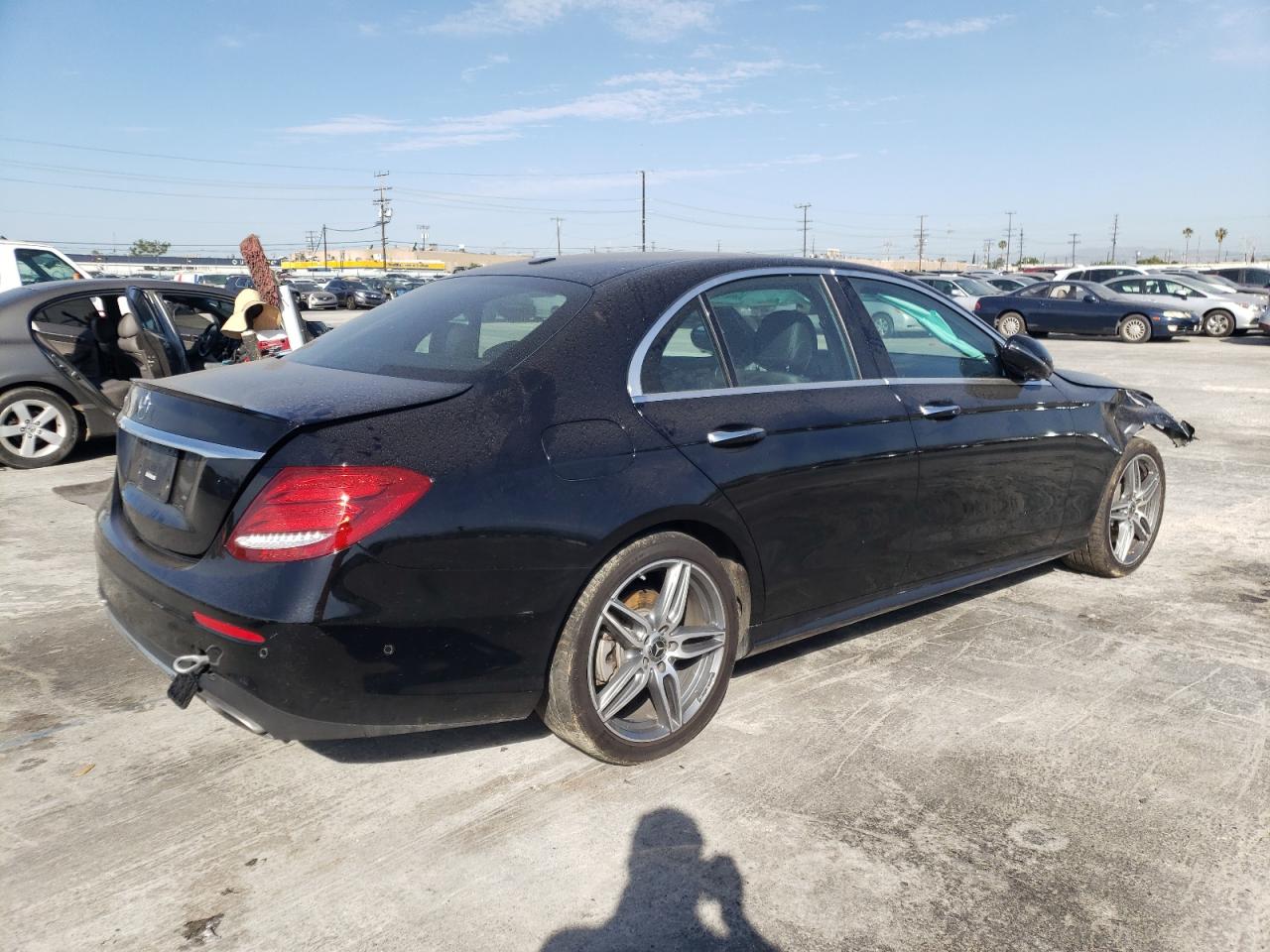 Photo 4 from auction – 2019 MERCEDES-BENZ E 300 with VIN WDDZF4JB2KA577144