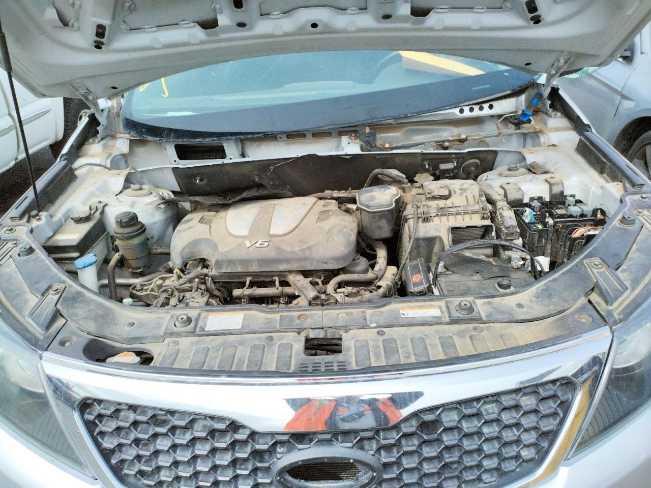 Photo 7 from auction – 2011 KIA SORENTO EX with VIN 5XYKU4A28BG042661