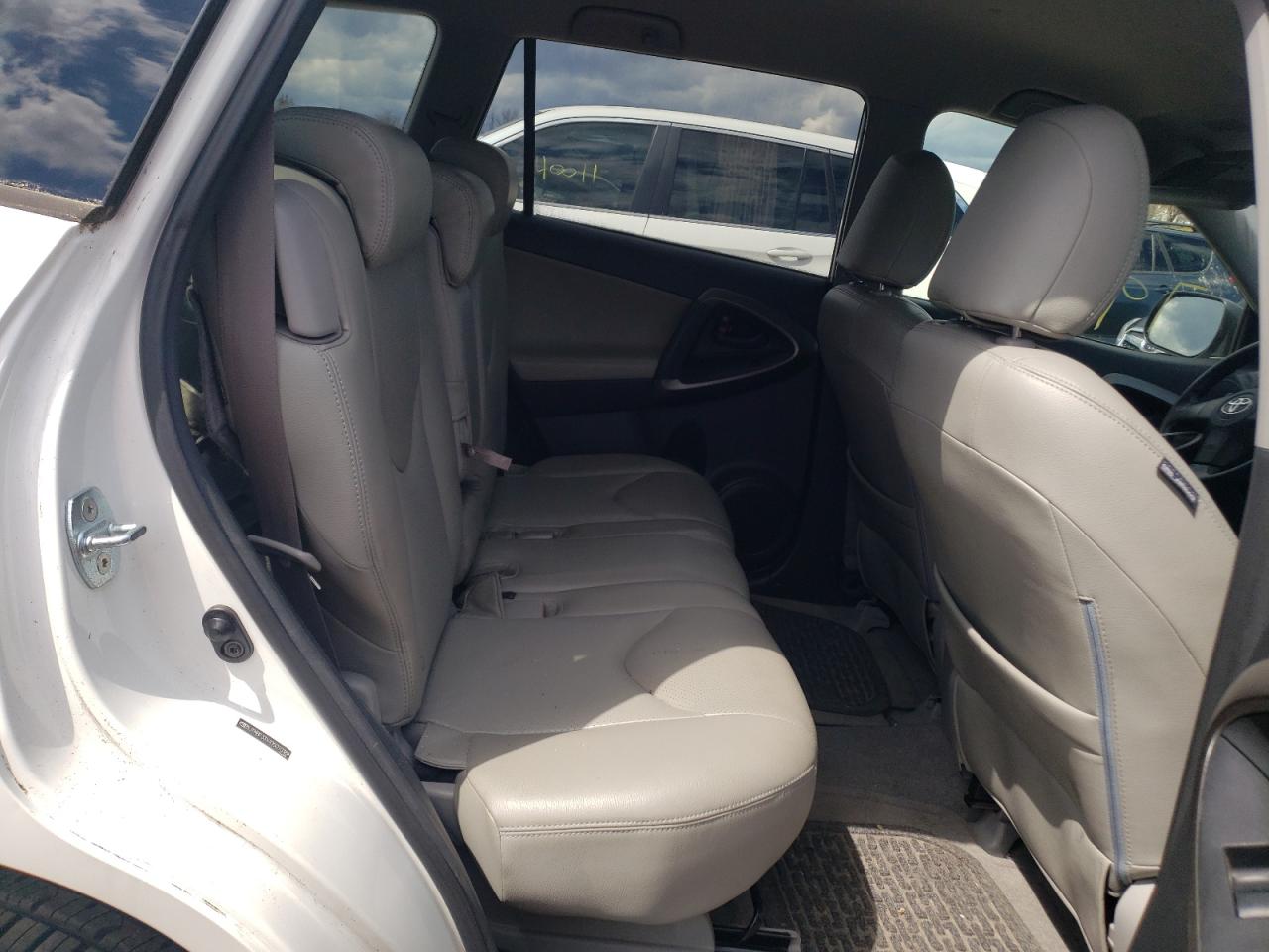 Photo 6 from auction – 2009 TOYOTA RAV4 with VIN JTMBF33V495010384