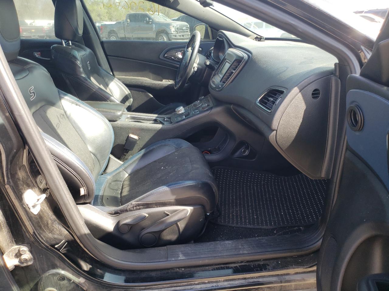 Photo 5 from auction – 2015 CHRYSLER 200 S with VIN 1C3CCCBB2FN619087