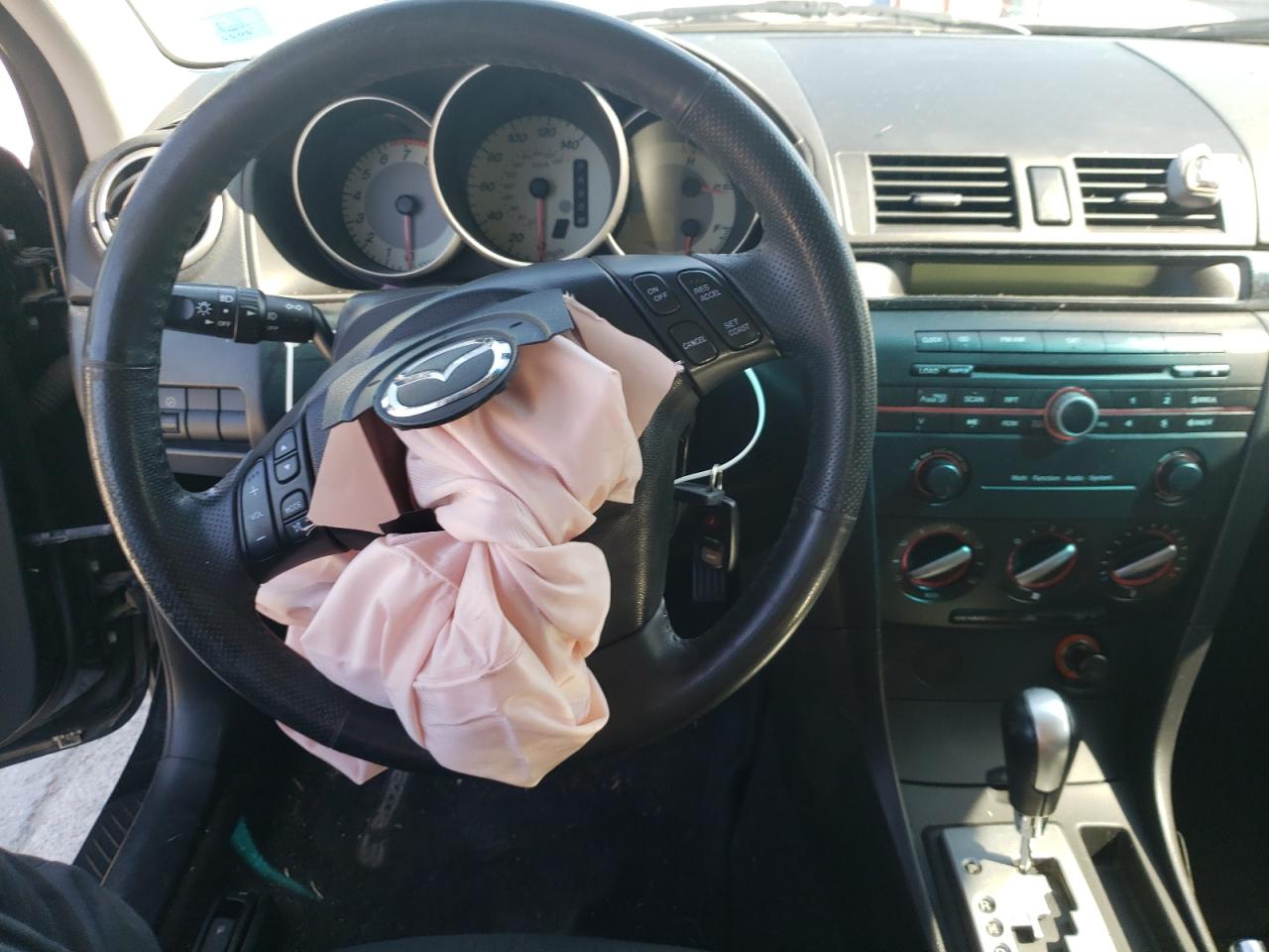 Photo 9 from auction – 2008 MAZDA 3 I with VIN JM1BK32FX81137944