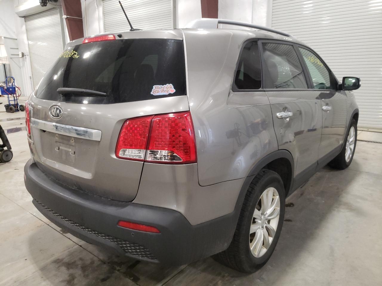 Photo 4 from auction – 2011 KIA SORENTO BA with VIN 5XYKTDA27BG085147