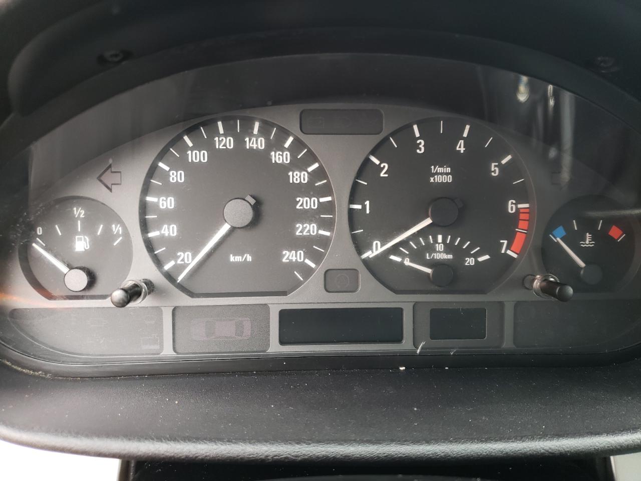 Photo 8 from auction – 2003 BMW 325 I with VIN WBAEV33453PD56835
