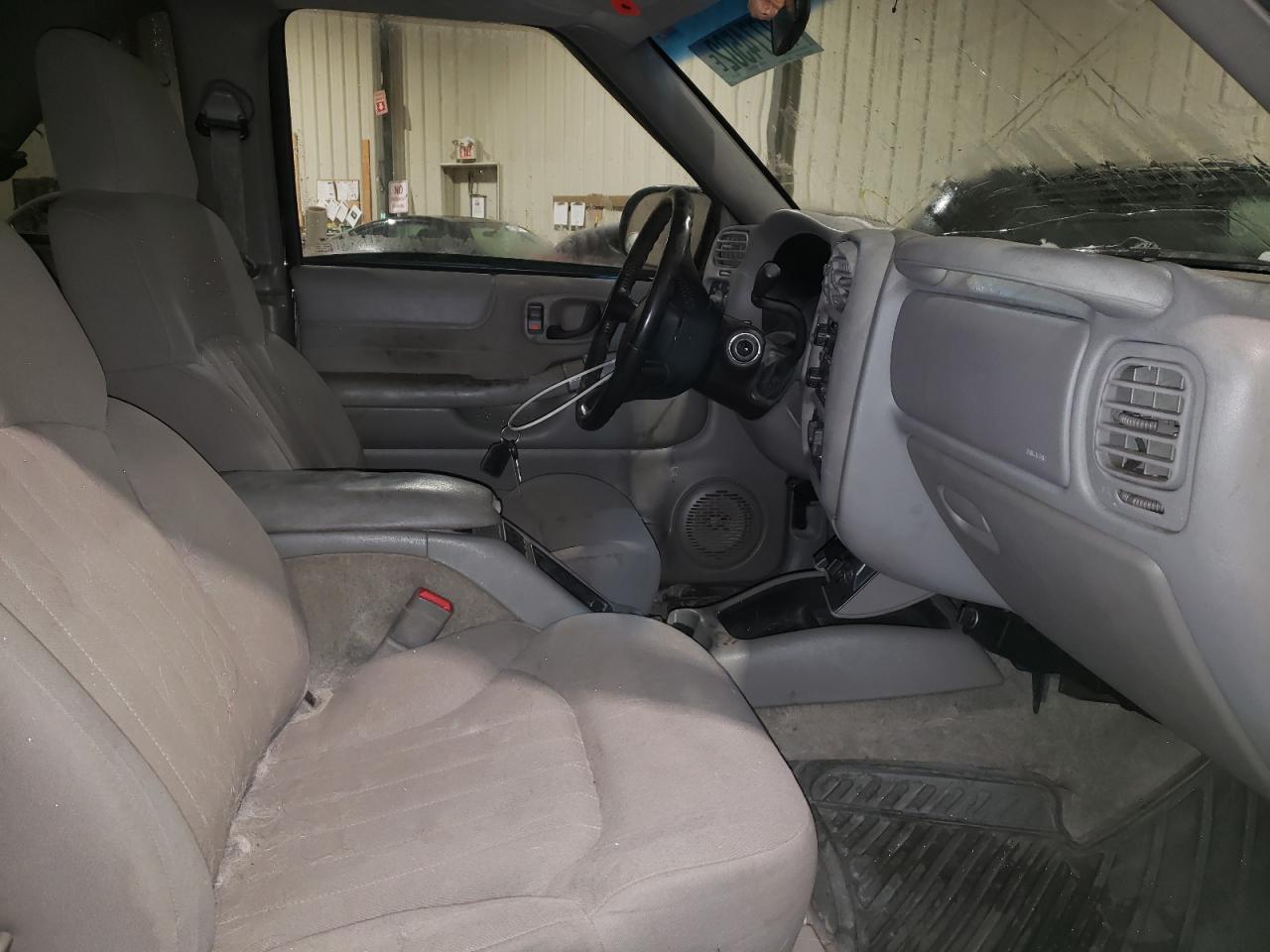 Photo 5 from auction – 2003 CHEVROLET BLAZER with VIN 1GNCT18X33K137123
