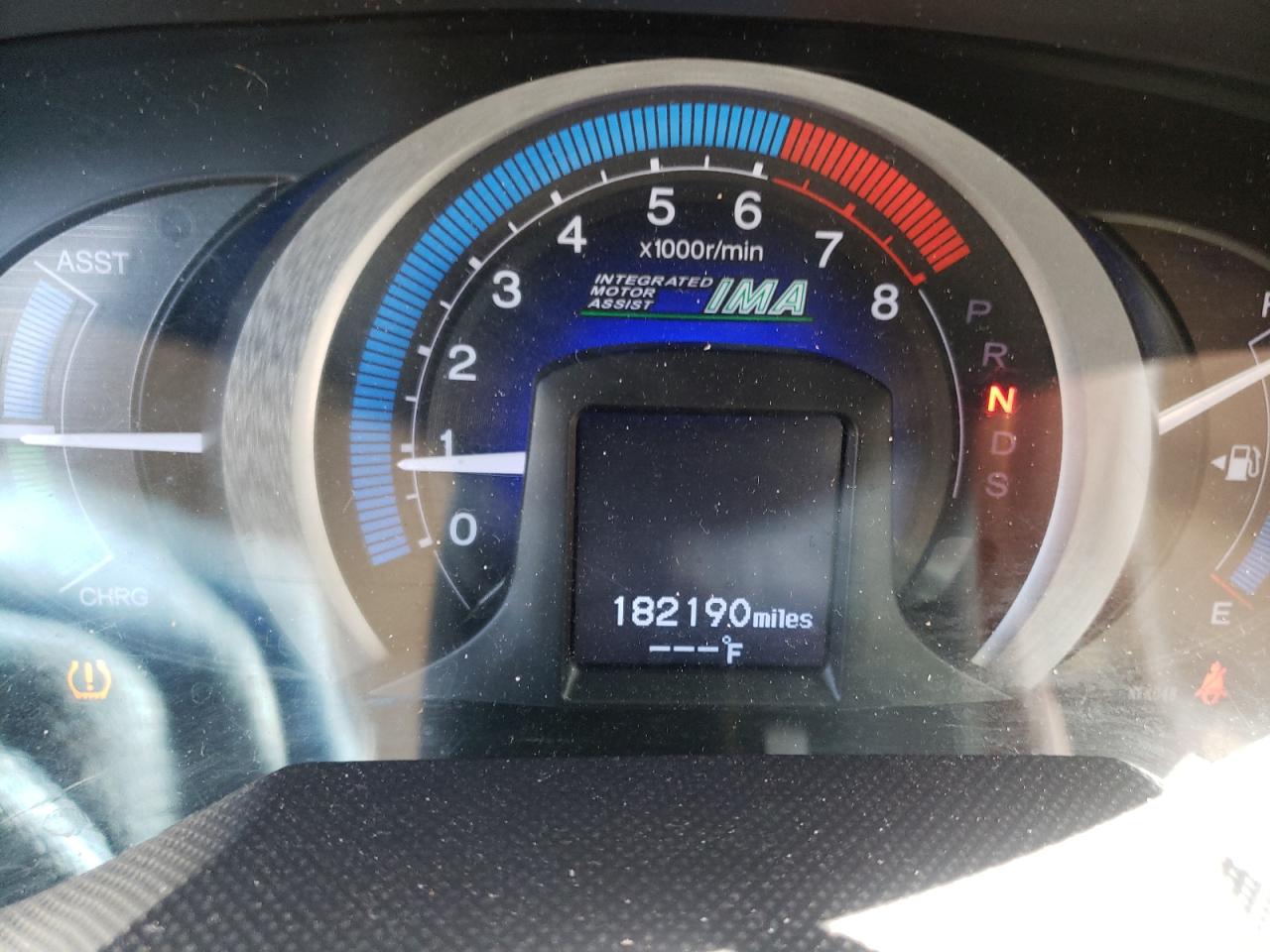 Photo 8 from auction – 2010 HONDA INSIGHT EX with VIN JHMZE2H77AS039601