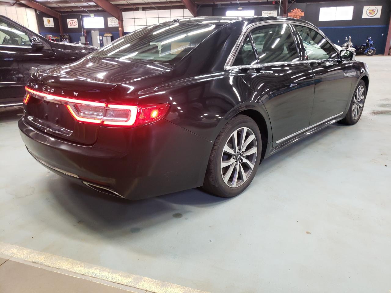 Photo 4 from auction – 2017 LINCOLN CONTINENTA with VIN 1LN6L9HK2H5609578