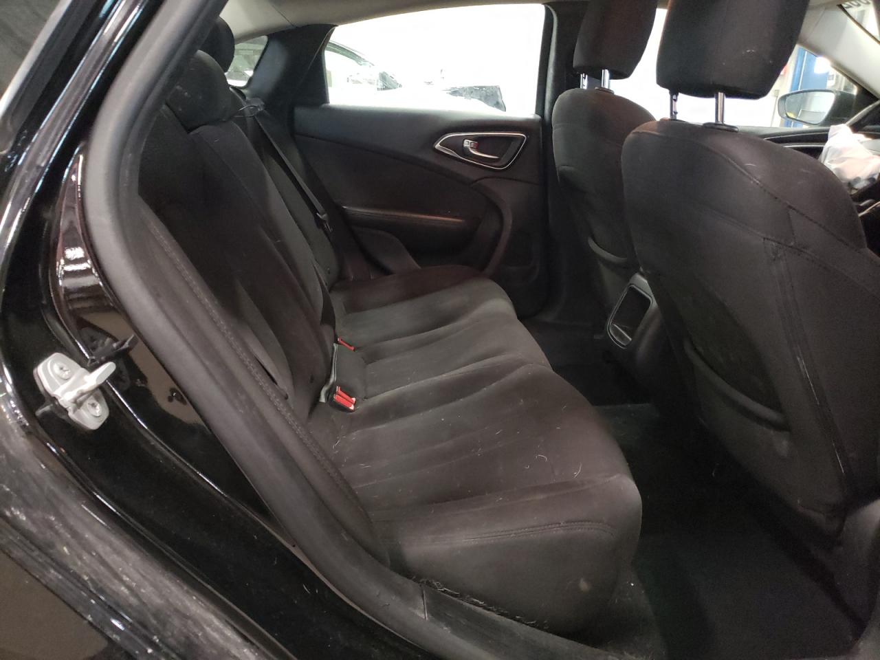 Photo 6 from auction – 2015 CHRYSLER 200 LIMITE with VIN 1C3CCCAB5FN640131