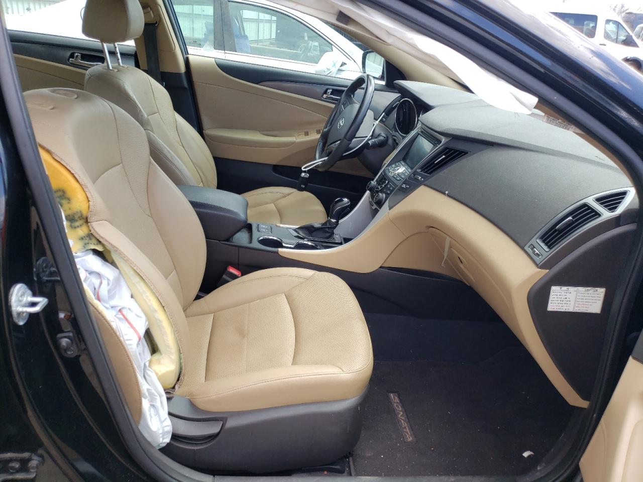 Photo 5 from auction – 2011 HYUNDAI SONATA HYB with VIN KMHEC4A46BA011020