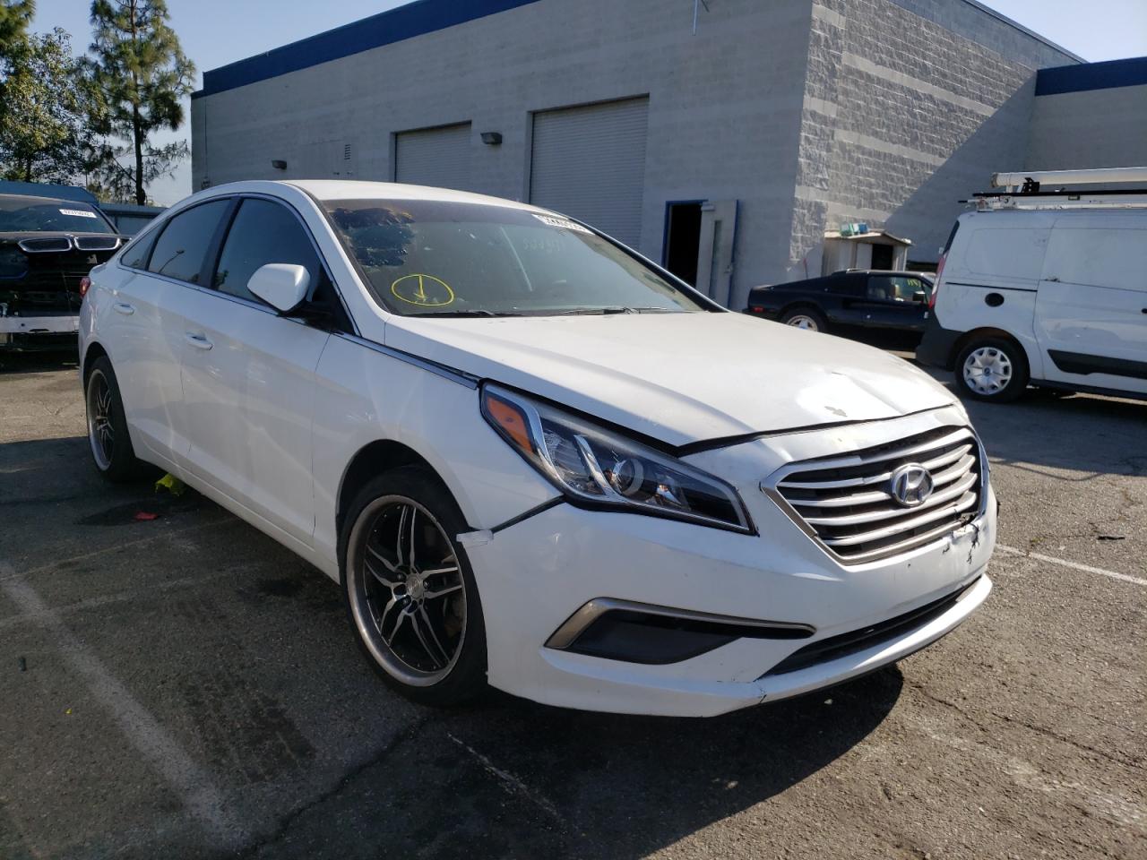 HYUNDAI SONATA SE 2015 with VIN 5NPE24AF3FH069349 - Photo from auction