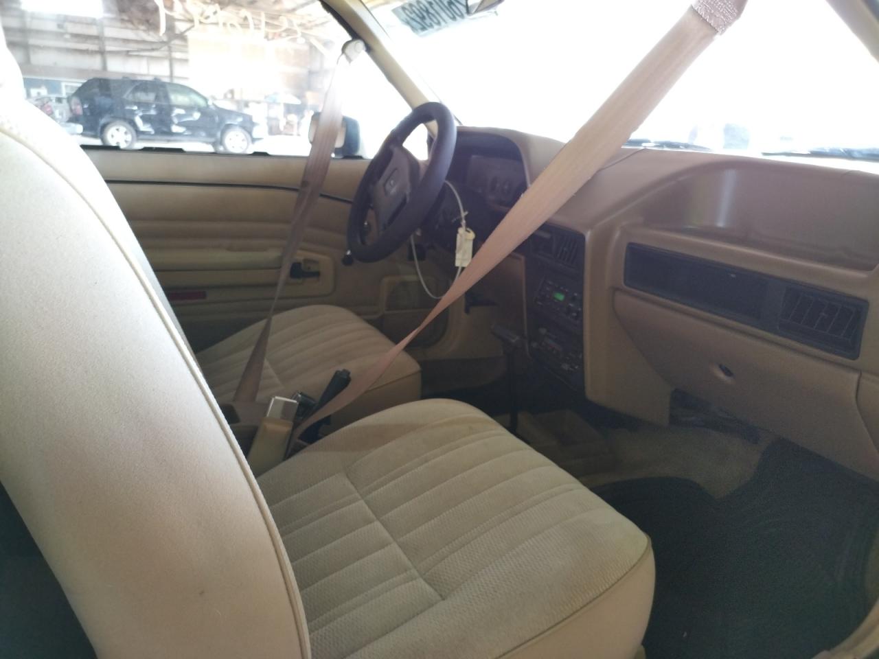 Photo 5 from auction – 1987 FORD ESCORT GL with VIN 1FAPP2199HW233747