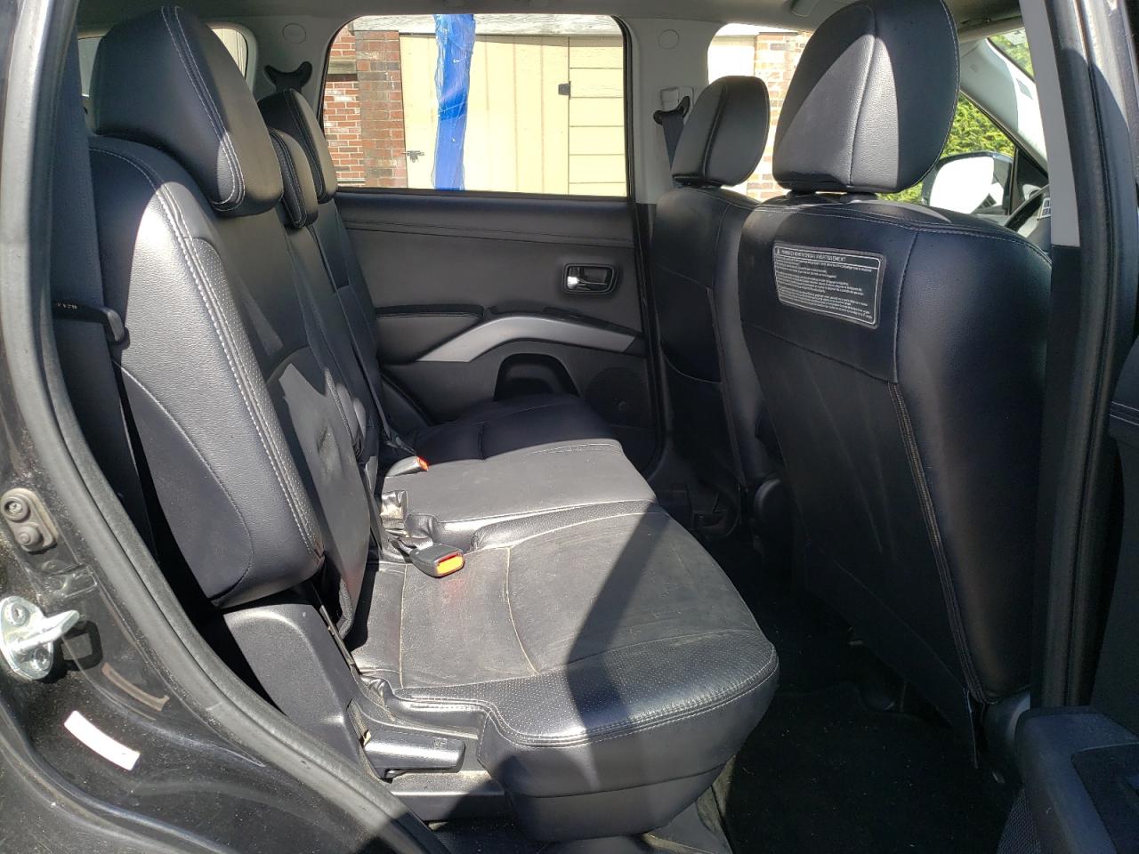 Photo 6 from auction – 2010 MITSUBISHI OUTLANDER with VIN JA4JT5AX9AZ017956