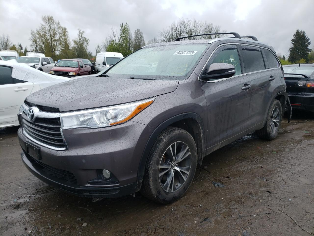 Photo 2 from auction – 2016 TOYOTA HIGHLANDER with VIN 5TDJKRFH8GS332775
