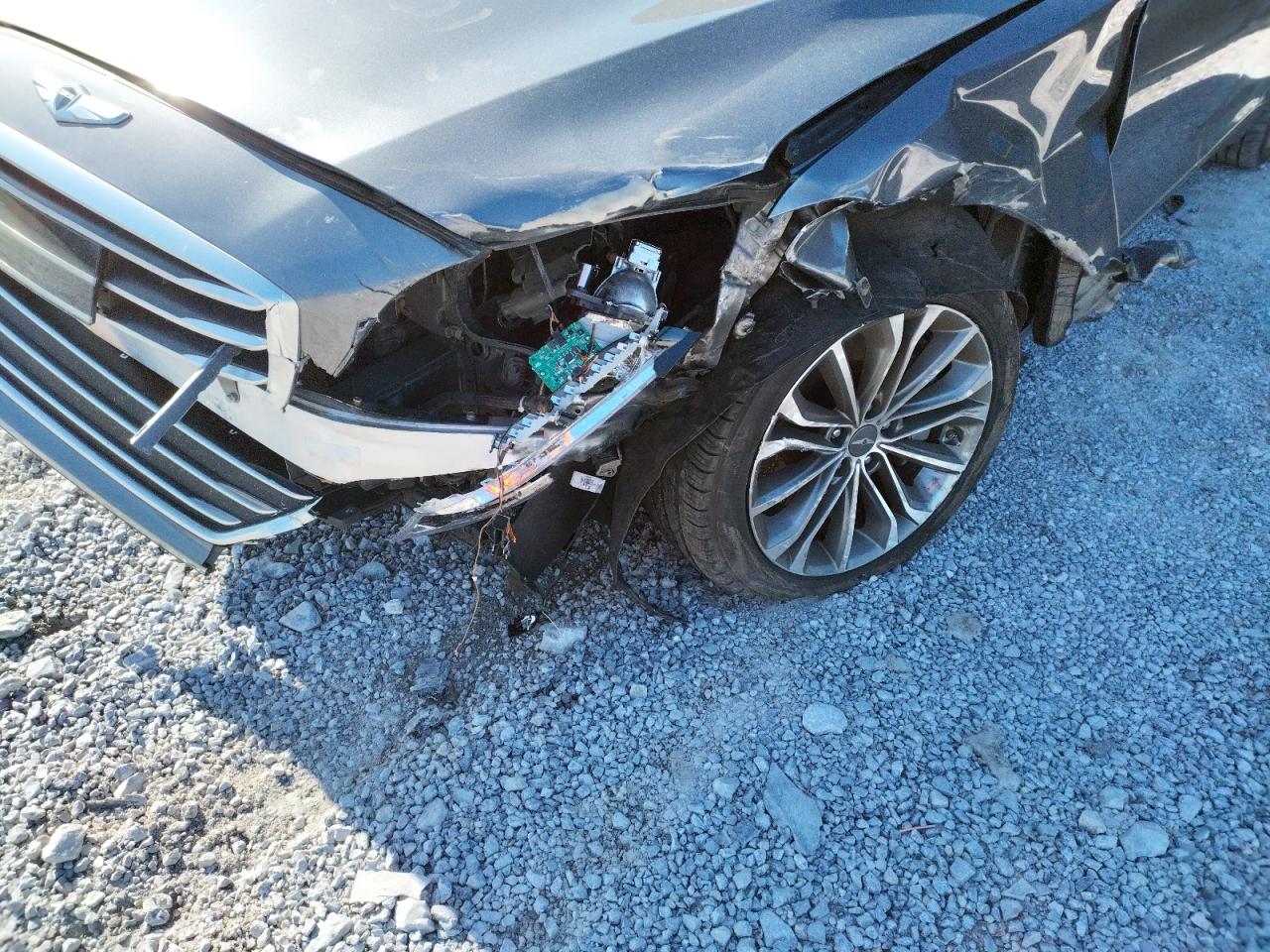 Photo 9 from auction – 2015 HYUNDAI GENESIS 3. with VIN KMHGN4JE2FU079718