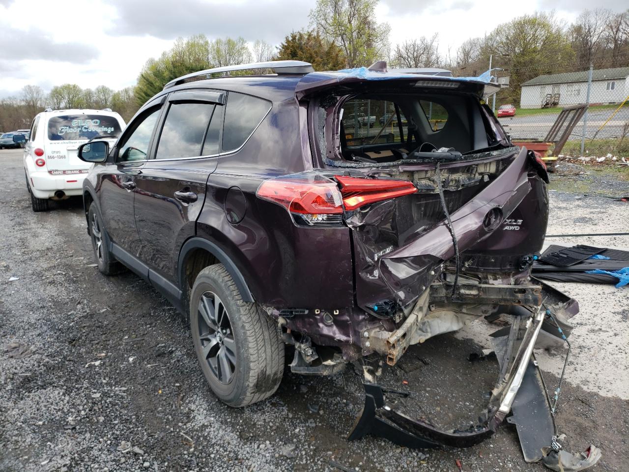 Photo 3 from auction – 2017 TOYOTA RAV4 XLE with VIN 2T3RFREV7HW599890