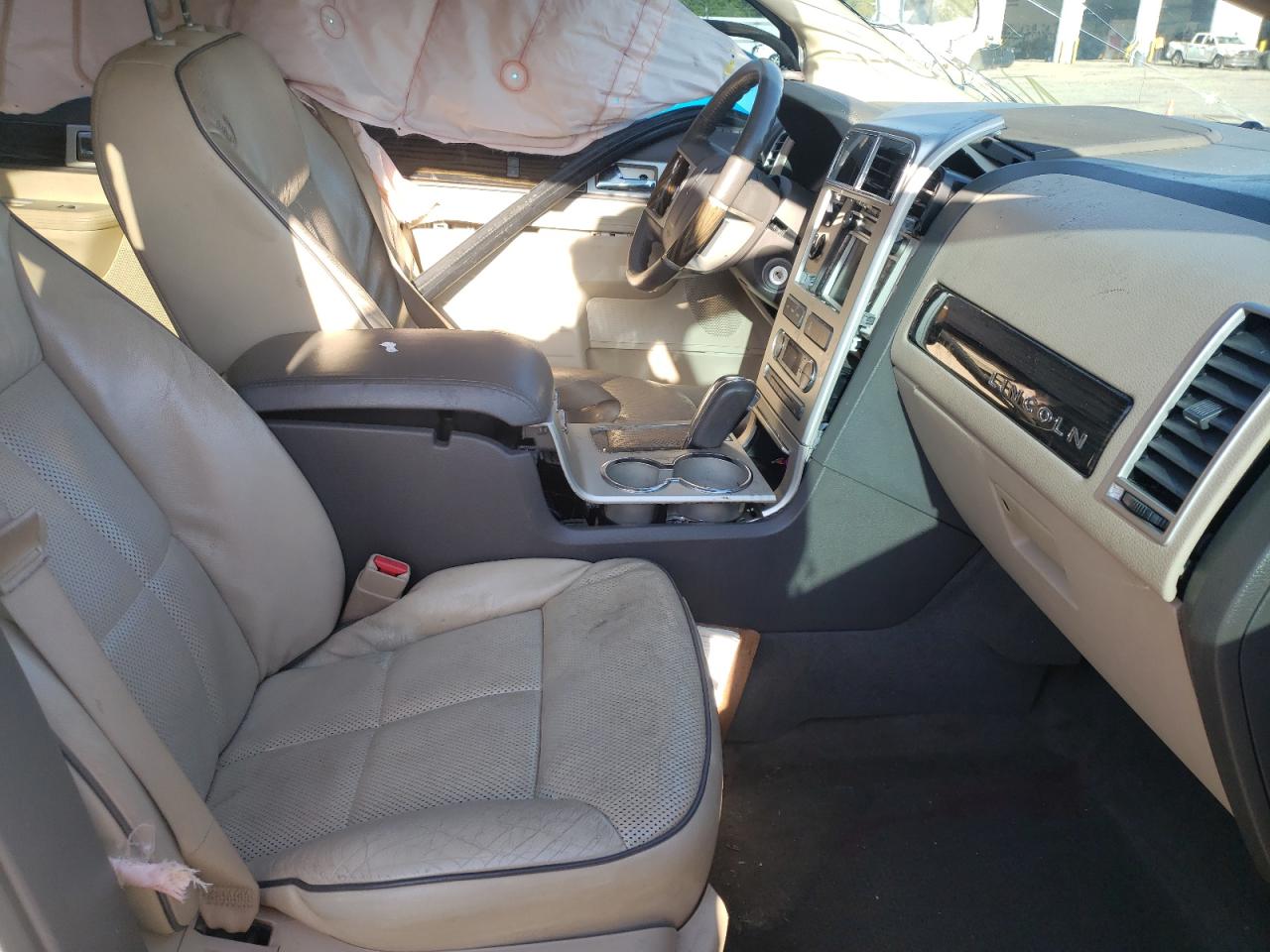 Photo 5 from auction – 2010 LINCOLN MKX with VIN 2LMDJ6JC5ABJ11010