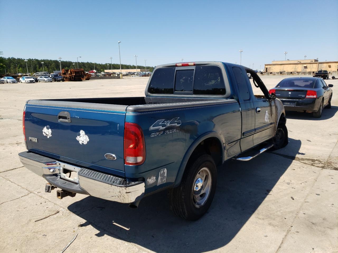 Photo 4 from auction – 2000 FORD F150 with VIN 1FTRX18L9YNB36343