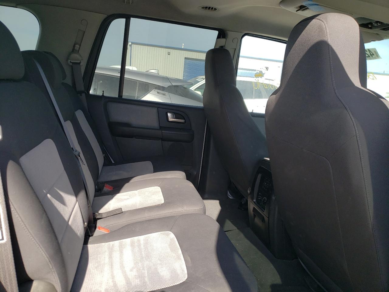 Photo 6 from auction – 2003 FORD EXPEDITION with VIN 1FMPU15L13LB81703