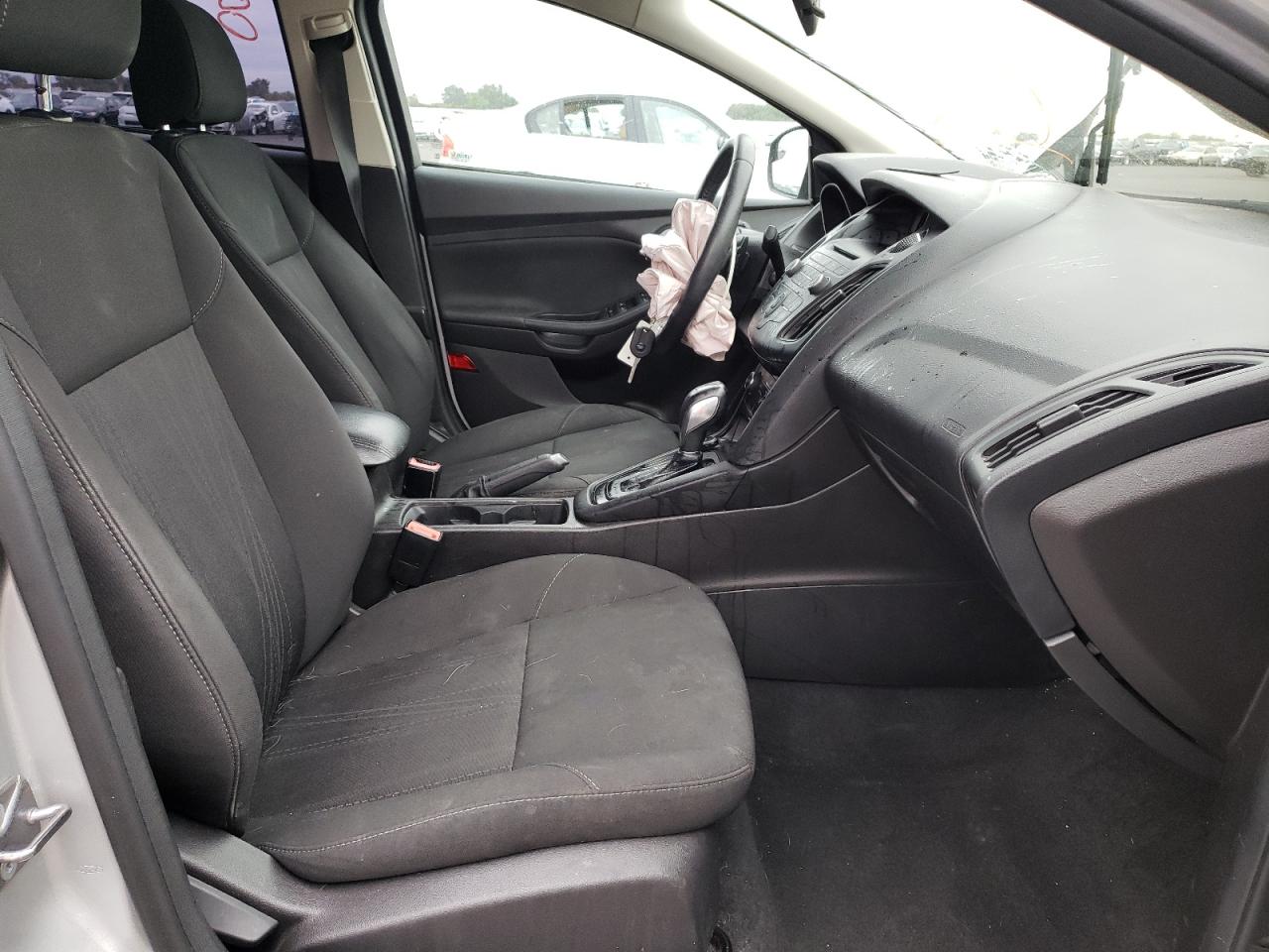 Photo 5 from auction – 2016 FORD FOCUS SE with VIN 1FADP3F22GL254833
