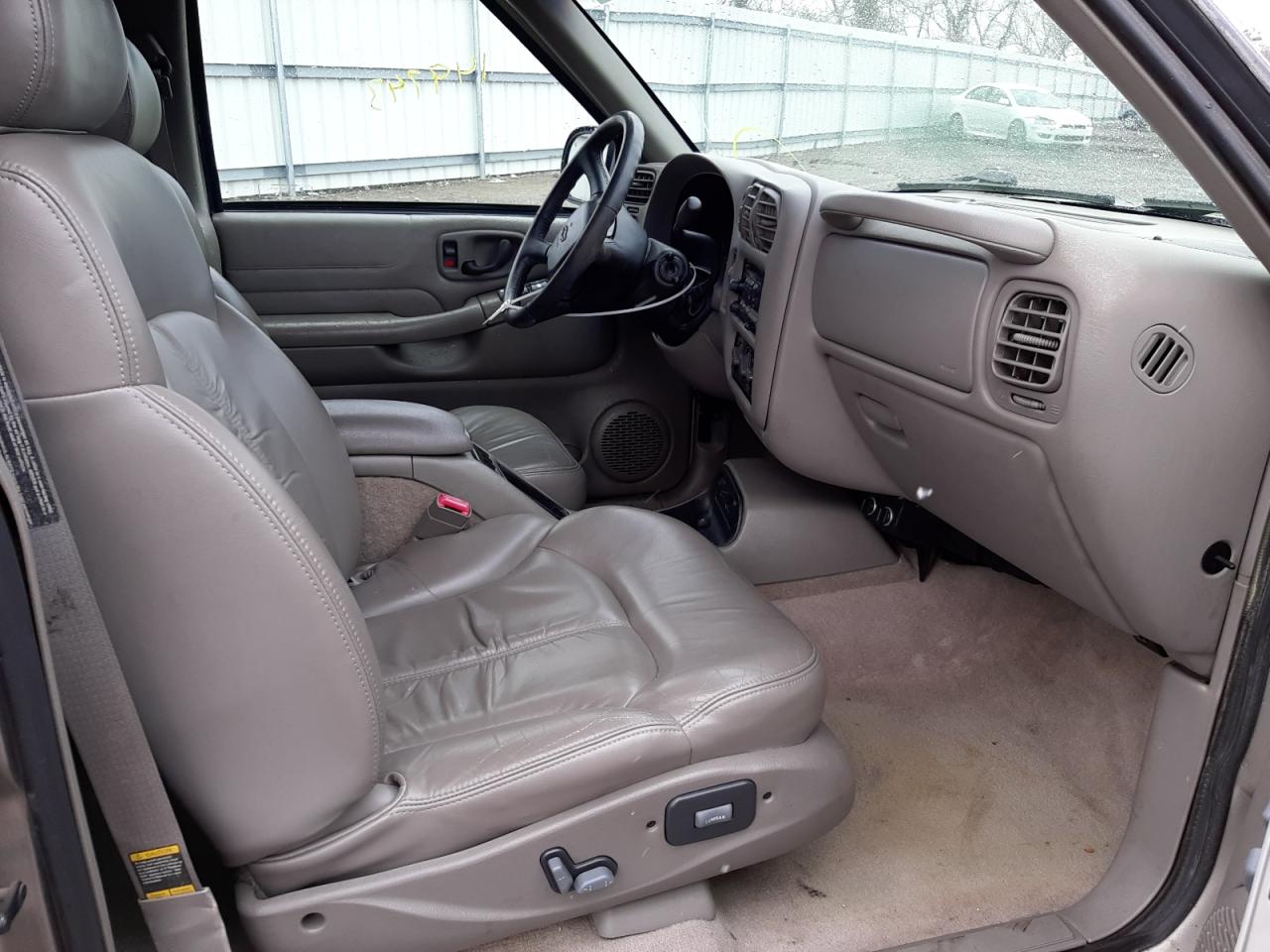 Photo 5 from auction – 1999 CHEVROLET BLAZER with VIN 1GNDT13W2X2170865
