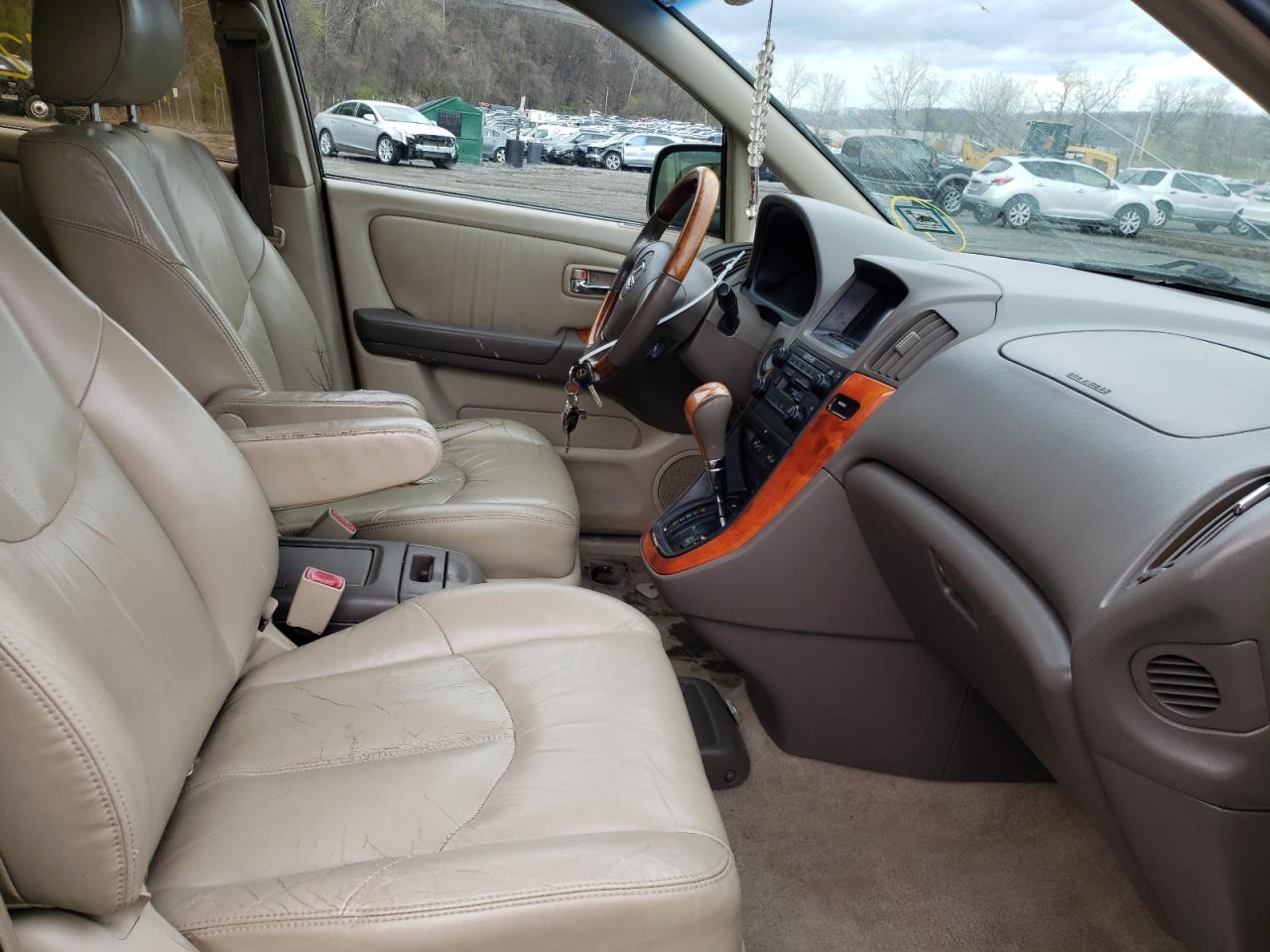 Photo 5 from auction – 2001 LEXUS RX 300 with VIN JTJHF10U210191364