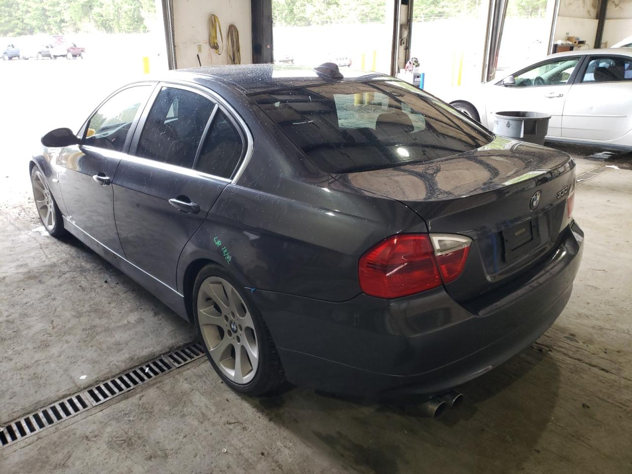 Photo 3 from auction – 2006 BMW 330 I with VIN WBAVB33526KS36605