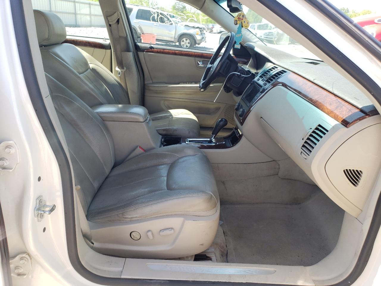 Photo 5 from auction – 2007 CADILLAC DTS with VIN 1G6KD57Y47U211603