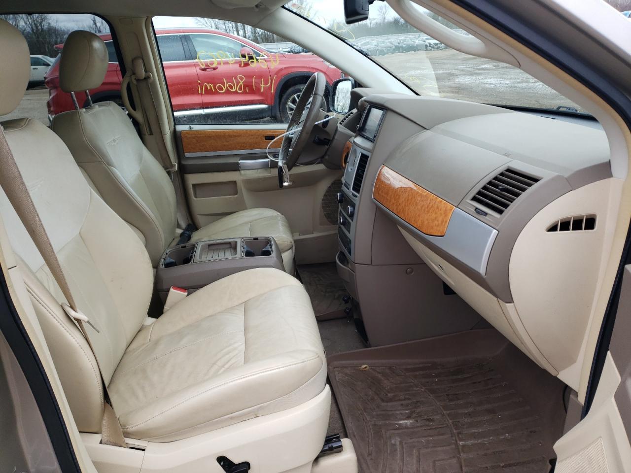 Photo 5 from auction – 2008 CHRYSLER TOWN & COU with VIN 2A8HR64X68R149767