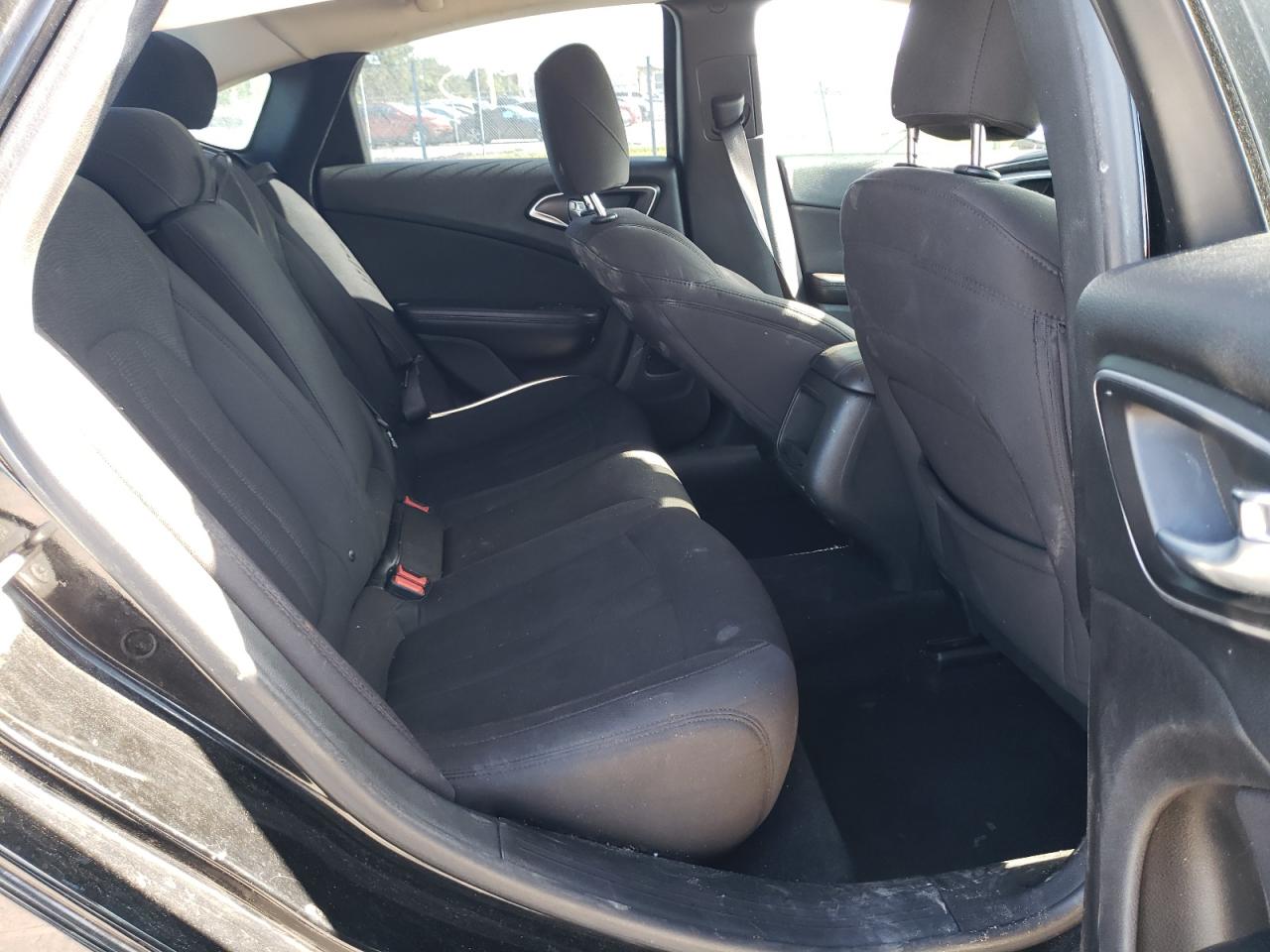 Photo 6 from auction – 2015 CHRYSLER 200 LIMITE with VIN 1C3CCCAB0FN637685