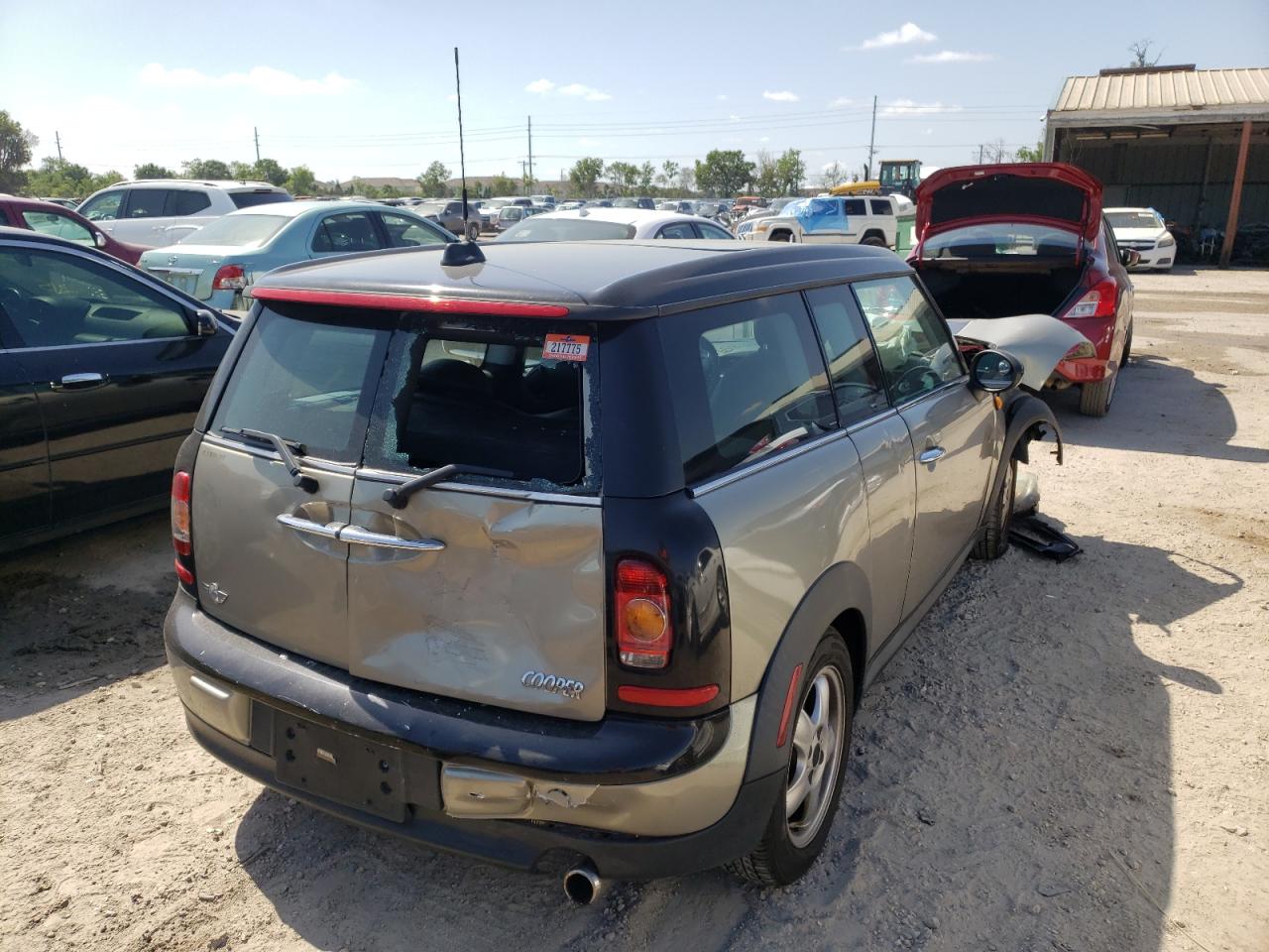 Photo 4 from auction – 2009 MINI COOPER CLU with VIN WMWML335X9TN69173