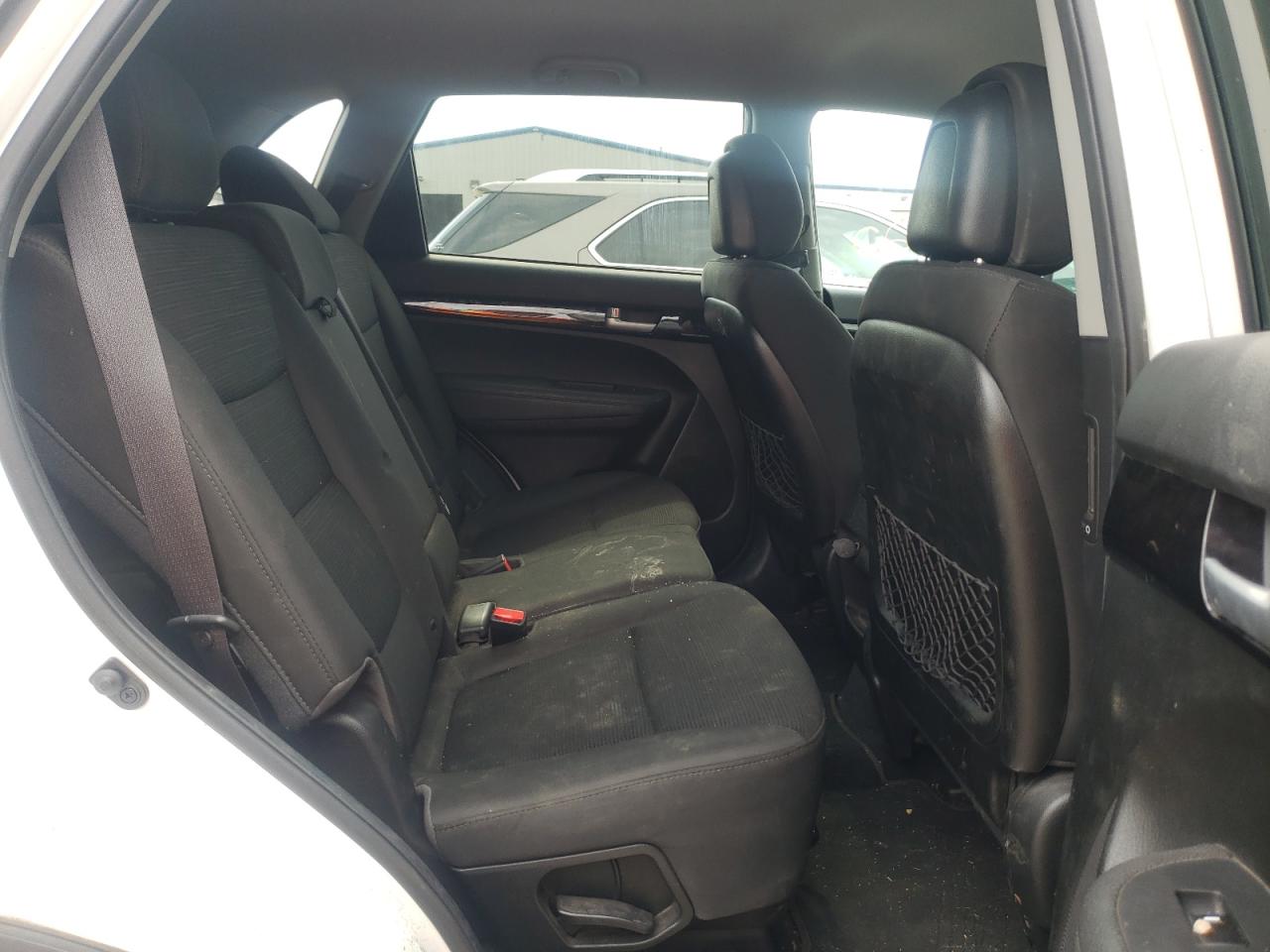 Photo 6 from auction – 2015 KIA SORENTO LX with VIN 5XYKTDA70FG604881