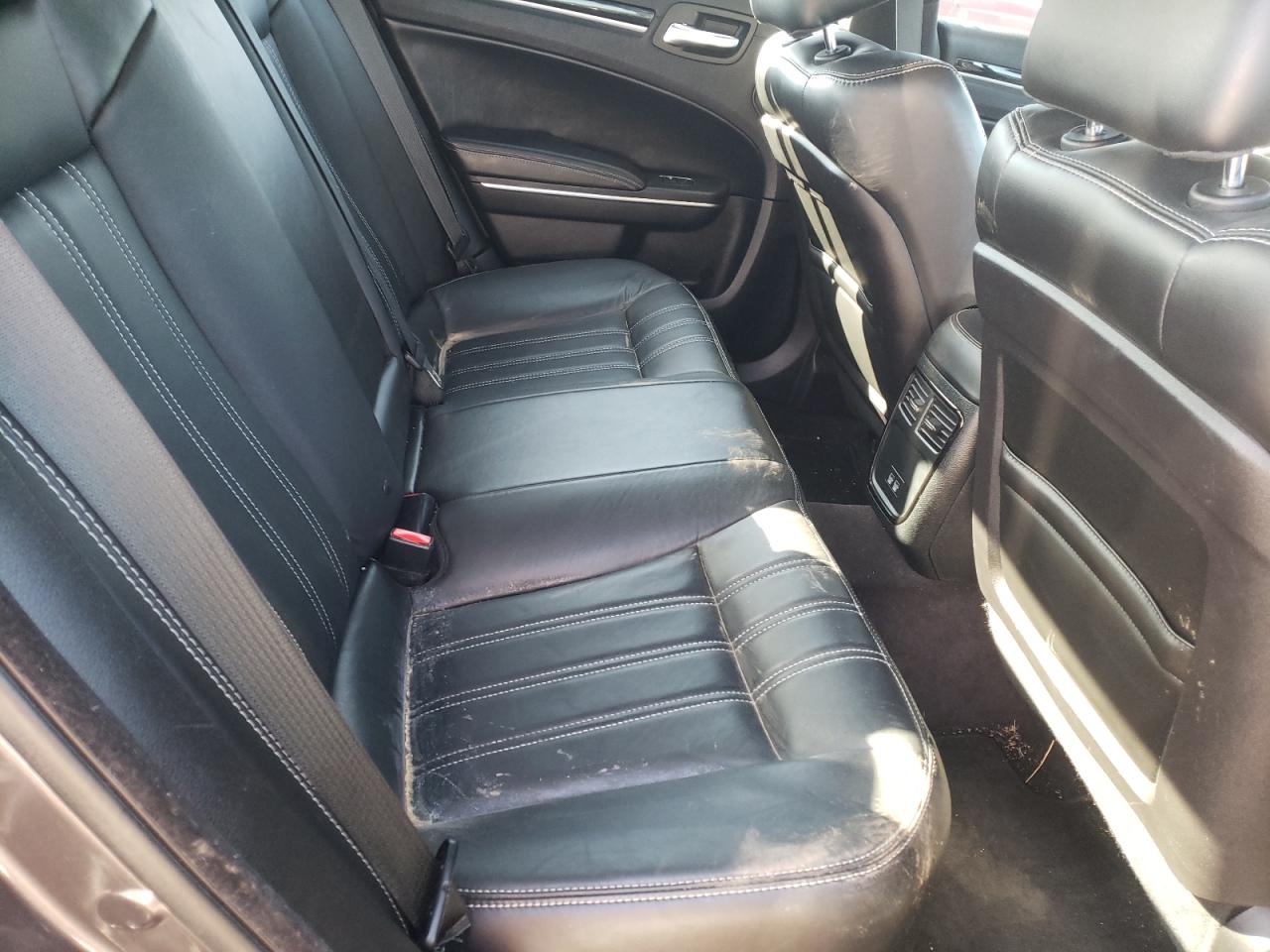 Photo 6 from auction – 2017 CHRYSLER 300 S with VIN 2C3CCABG3HH664907