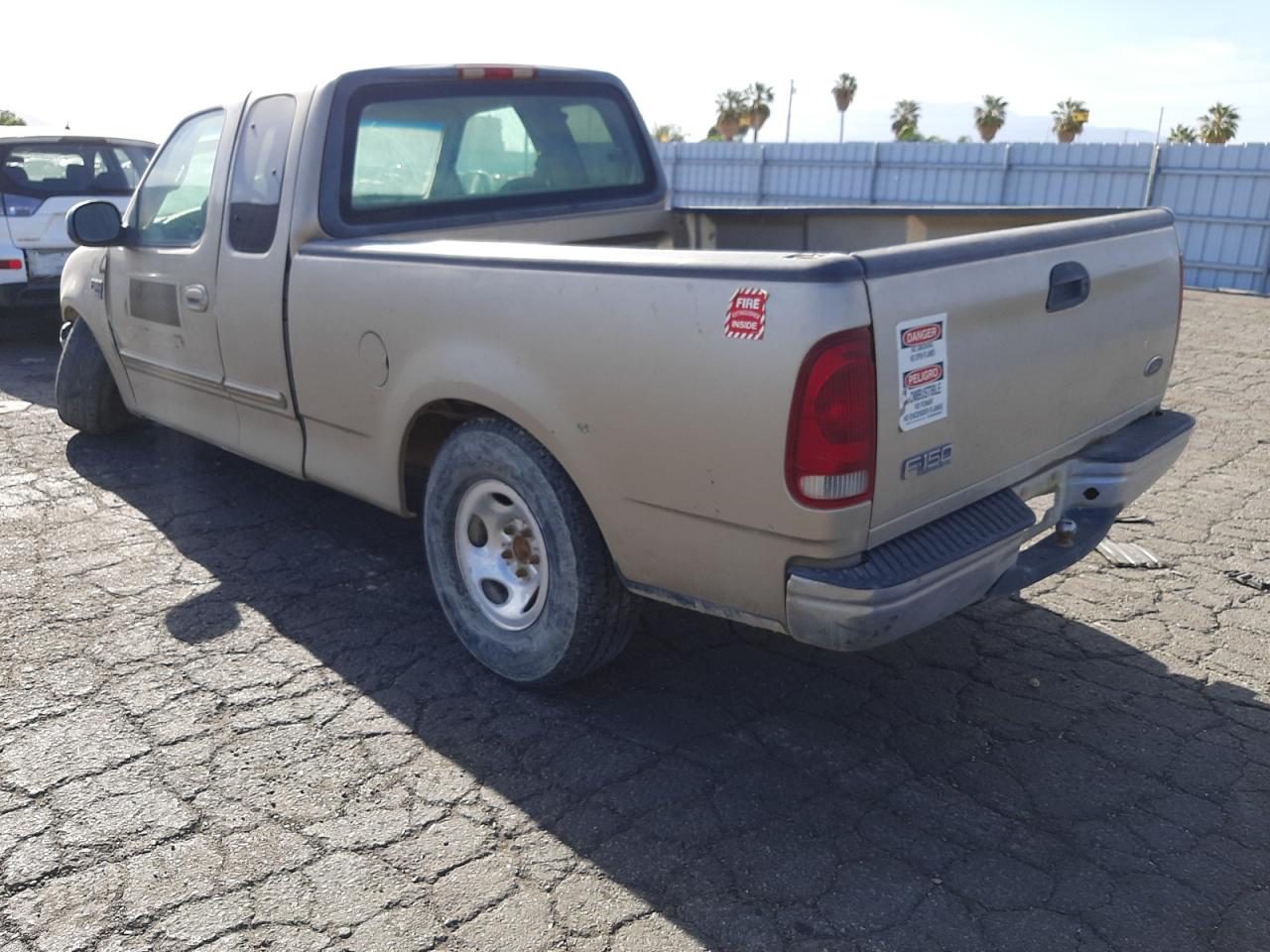 Photo 3 from auction – 2000 FORD F150 with VIN 1FTRX17W7YNB20329