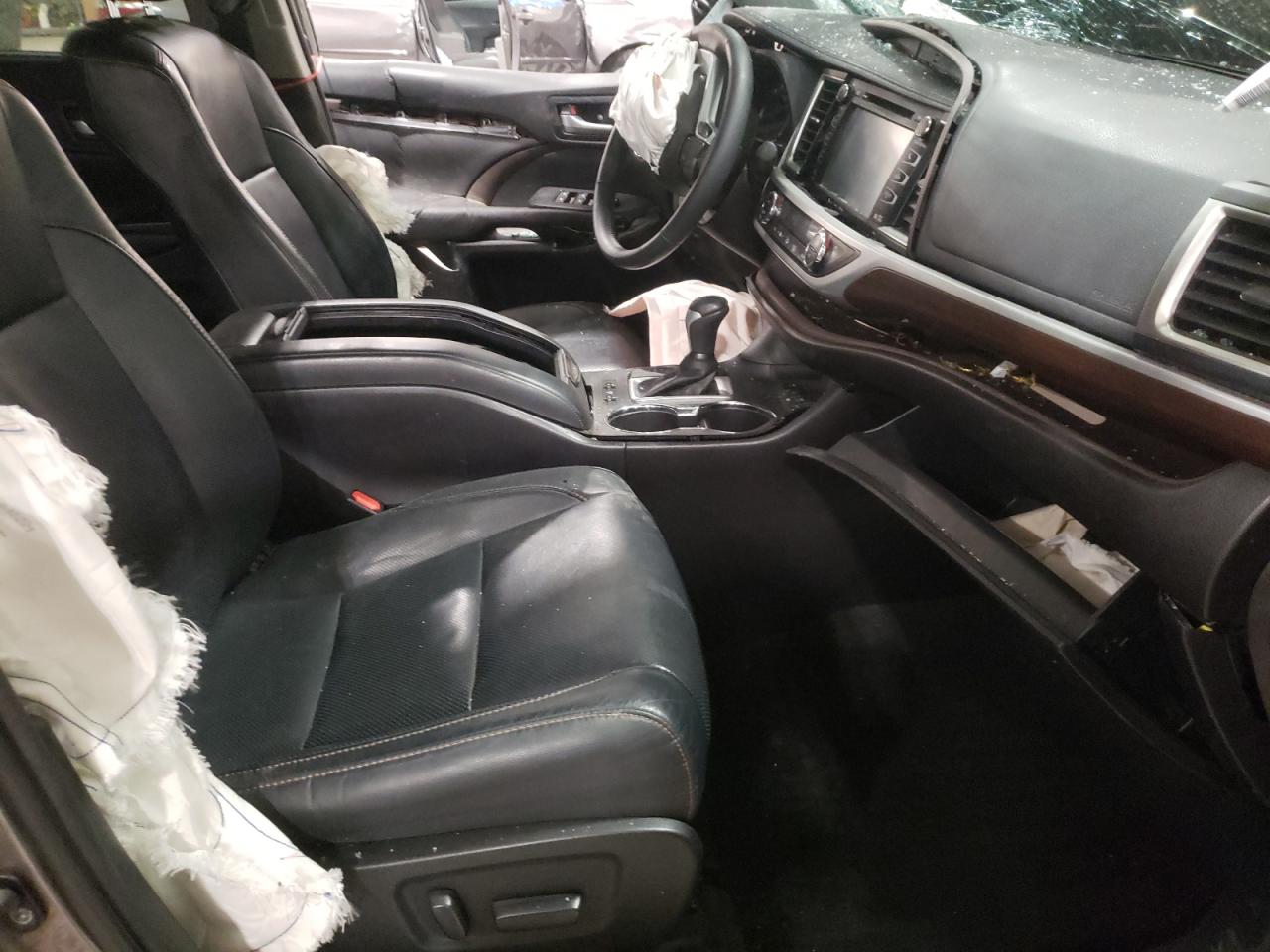 Photo 5 from auction – 2016 TOYOTA HIGHLANDER with VIN 5TDDCRFH6GS019539