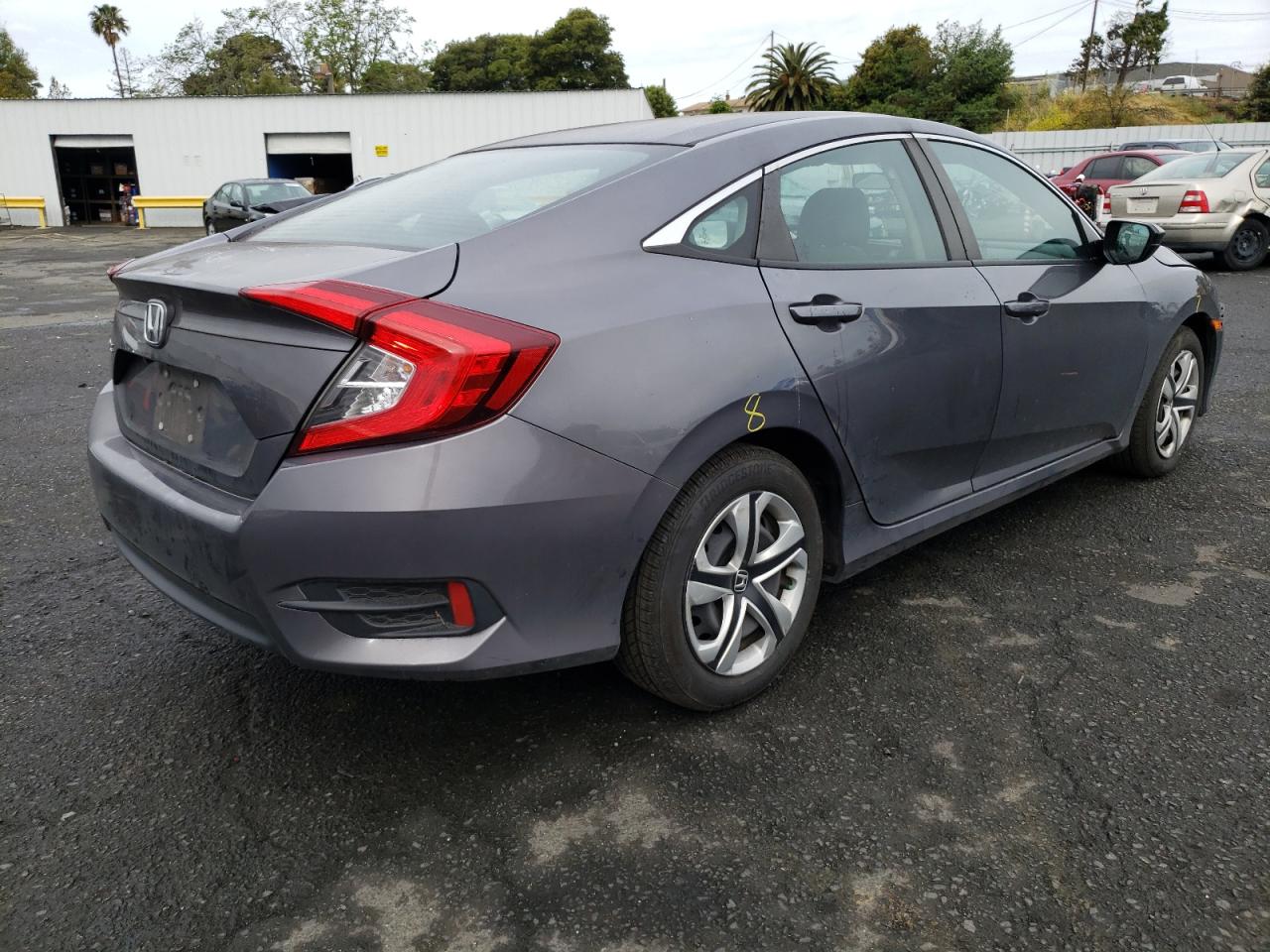 Photo 4 from auction – 2016 HONDA CIVIC LX with VIN 2HGFC2F55GH519813
