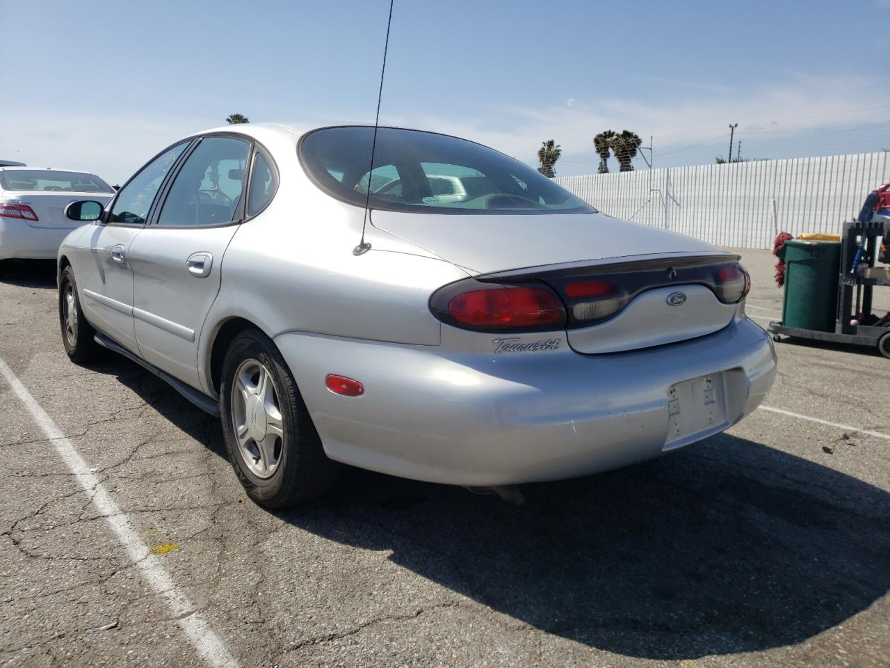 Photo 3 from auction – 1999 FORD TAURUS SE with VIN 1FAFP53S3XG226329