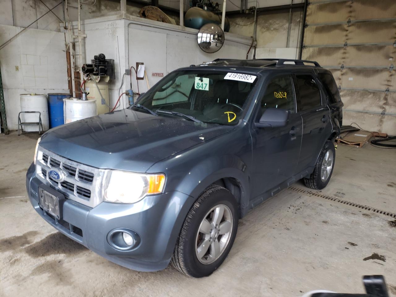 Photo 2 from auction – 2011 FORD ESCAPE XLT with VIN 1FMCU9D76BKB14634