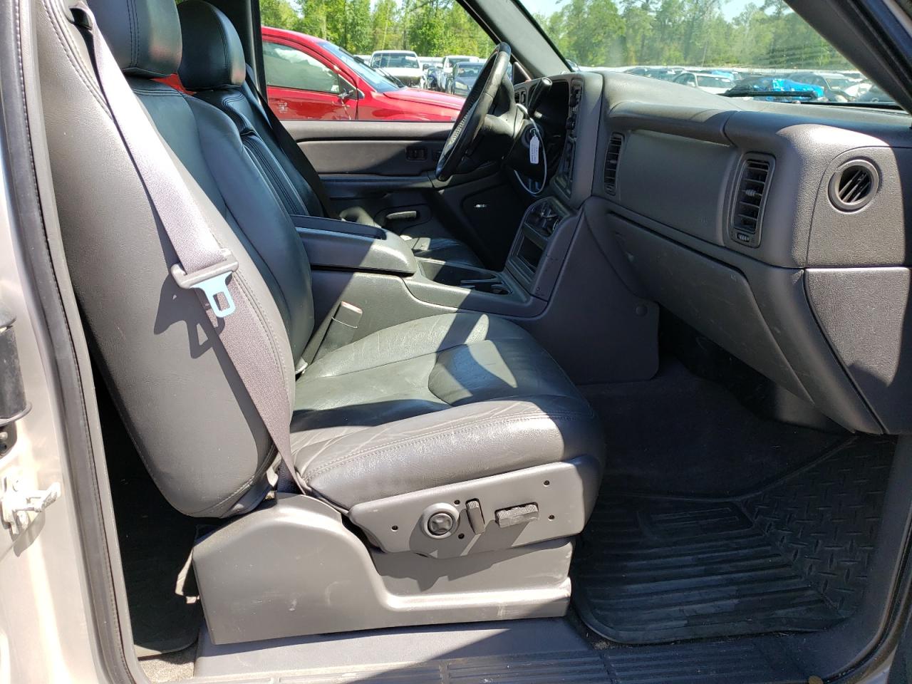 Photo 5 from auction – 2005 CHEVROLET SILVERADO with VIN 2GCEK19B251295723