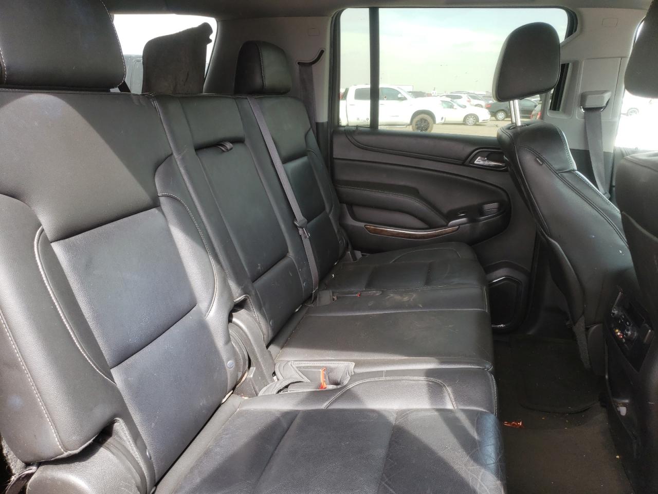 Photo 6 from auction – 2015 CHEVROLET SUBURBAN K with VIN 1GNSKJKC7FR575613
