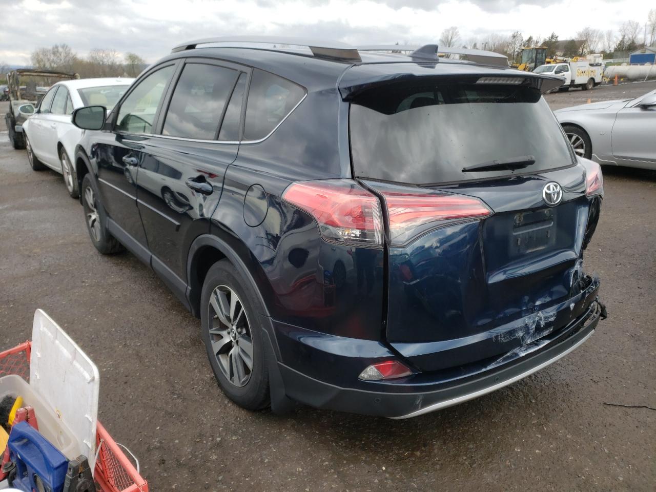 Photo 3 from auction – 2017 TOYOTA RAV4 XLE with VIN JTMRFREV5HD201072