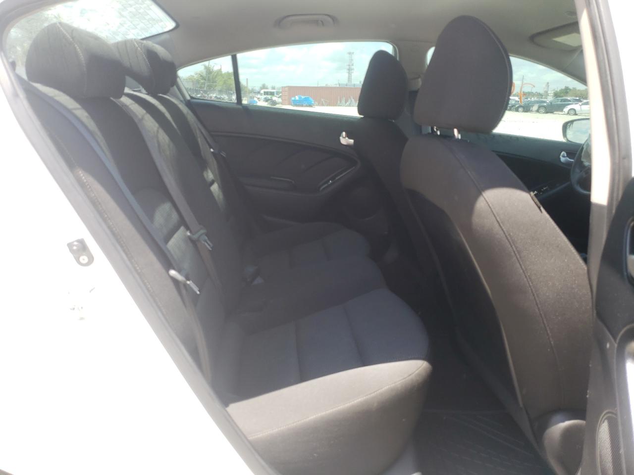 Photo 6 from auction – 2017 KIA FORTE LX with VIN 3KPFK4A72HE055009